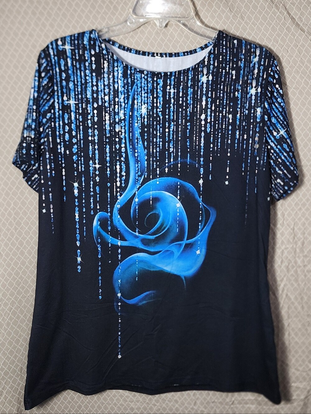 Black & Blue Graphic Rose Vertical Accent Graphic Crewneck Tshirt  Women's XL